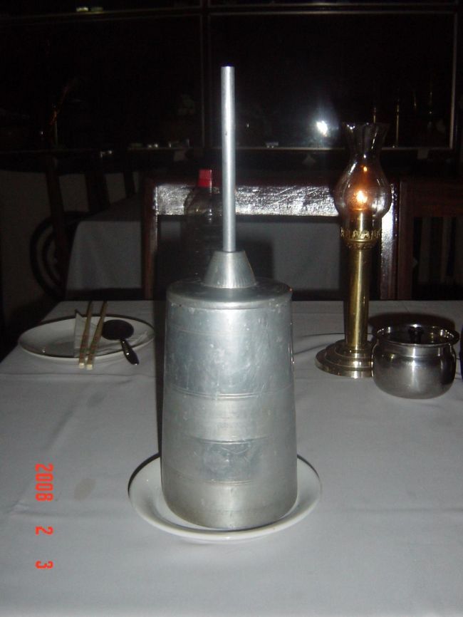 日本人の私にはチベット料理がおいしかった。２日連続チベット料理。そしてこの日はチベットビールなるものをいただいた。韓国のマッコリに味が似ていた。