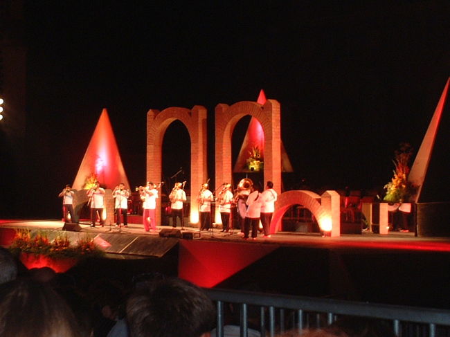 8月19日の建国記念日前日、セゲド一番のドーム広場、<br />誓約教会の前の広場で行われたコンサートの模様。