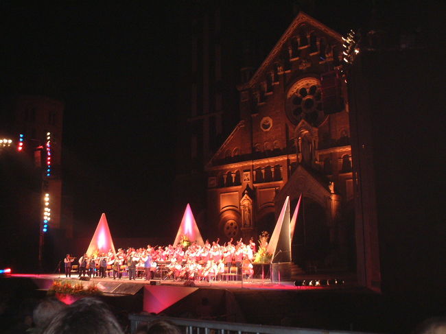 本当に、こんな歴史的なコンサートに出席出来たなんて、<br />今、思い返しても夢のようだ。<br />我を忘れて本物の演奏に聞き入ってしまった。<br />終了後は、言うまでもなく皆がスタンディングオベーションだった。