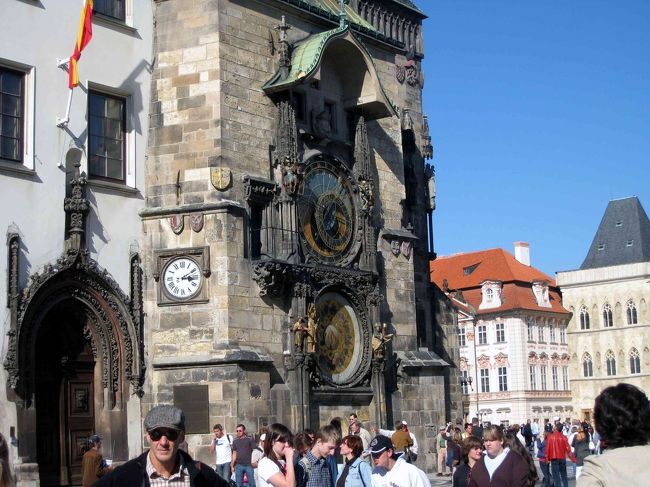 旧市庁舎。タイミングが合わず、１２使徒には会えず。