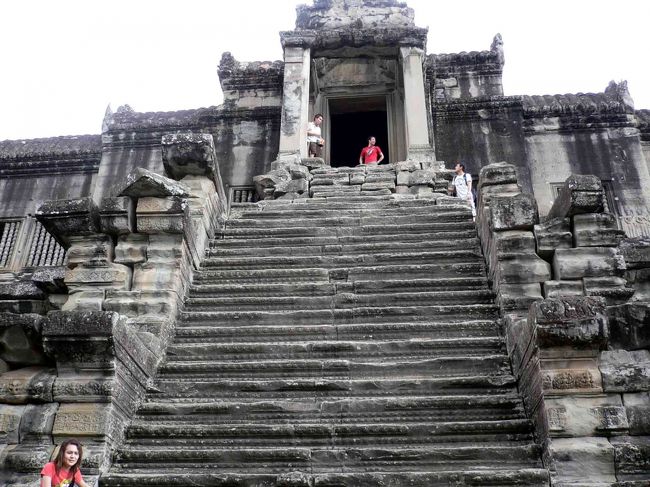 大三回廊を見上げる。