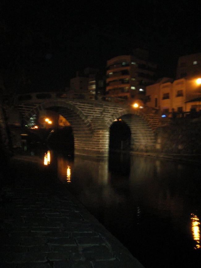 眼鏡橋<br />現在最古のアーチ形石橋。<br />夜だったので写真ではわかりにくいけど<br />橋の２連のアーチが川に映って<br />両方合わせるとメガネに見えます。