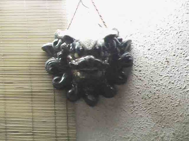 （080310月、朝追加）この店の飾り物です。