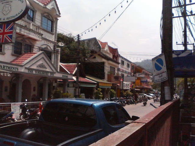 体験ダイビング組2人の講習からスタートなのでそれまでは見学!?すこしその辺をぶらぶらしてました。