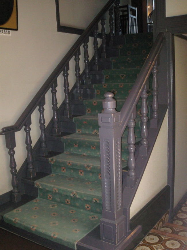 Ｃａｆｅは階段を上って２階にあります。