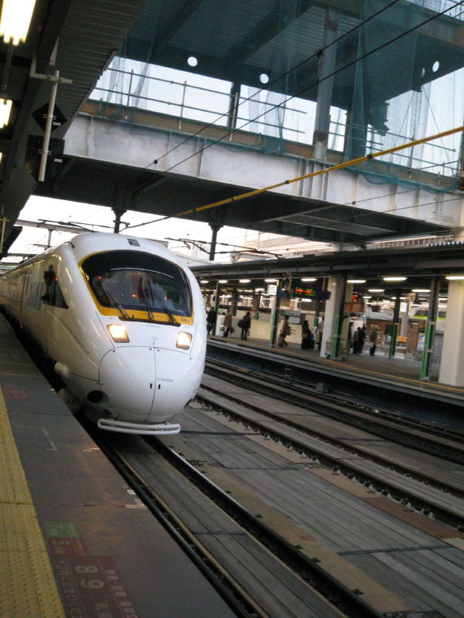 博多に着くと新型の特急かもめが止まっていました。<br />新型車両はシートは黒の革張り。<br />乗ってみたかったなぁ〜<br />