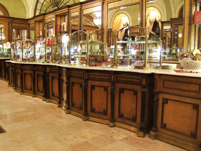 カフェで休憩をしようとGERBEAUDに入店。