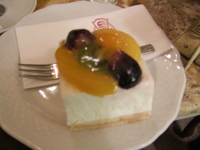 僕はこのスウィーツを食べました。<br />このスウィーツの名前…<br />すいません、リサーチできませんでした。<br />