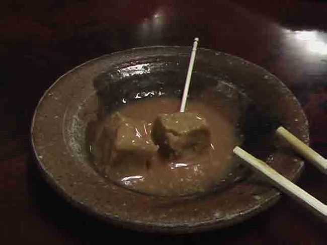 （080311火、朝追加）豆腐ようですね。私、これを食べると酔っぱらっちゃうんです。（下戸です。）