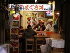 [まぐろ丼 かんの]
もんぜき通りから少し入ったところの丼屋さん。丼の写真撮り忘れた。

http://www.tsukiji.or.jp/cgi-bin/tsukiji/shop_page.cgi?value=52