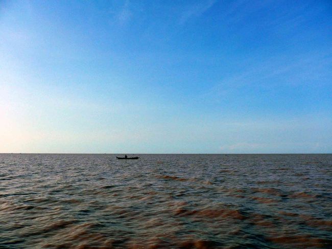まるで海、トンレサップ湖。