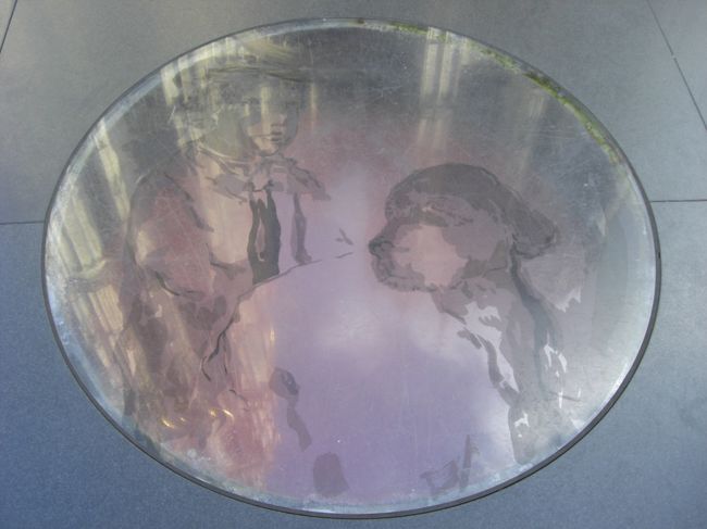 大聖堂前のTOYOTA寄贈による石版