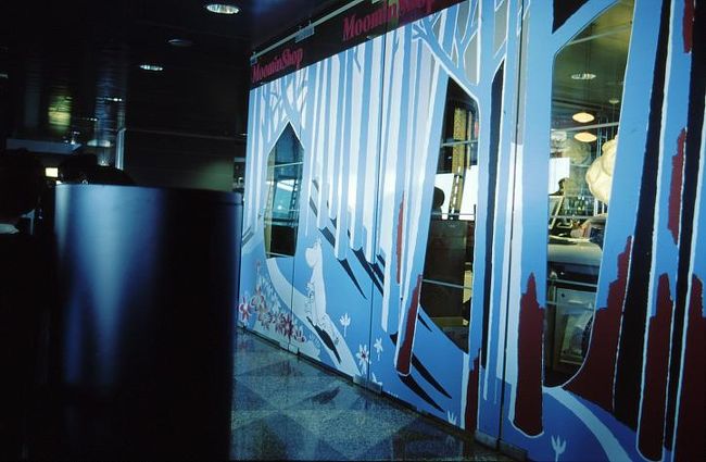 この独特の、さみしい色づかいがとても好きです。<br />北欧に行ってみて、作者のトーヴェ・ヤンソンさんがこういう色を選んだのかがよくわかりました。<br /><br />ちょっとひっそりしたような、森の様子。<br /><br /><br />うまく言えないけど。