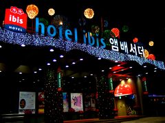 今回の滞在先は“ibis Ambassador Myong-dong”。
ロッテ百貨店のすぐ東側に建つ、立地条件のいい新しいHOTELで、明洞も徒歩圏内です。