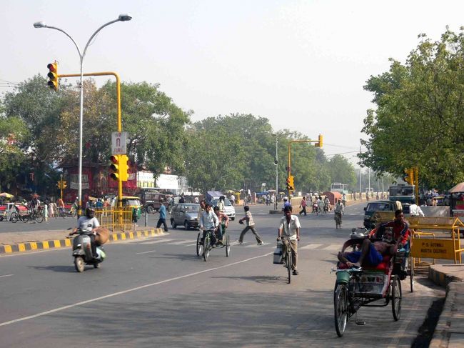デリー早朝。