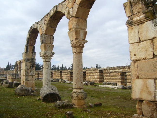 アンジャール遺跡、アーチ構造
