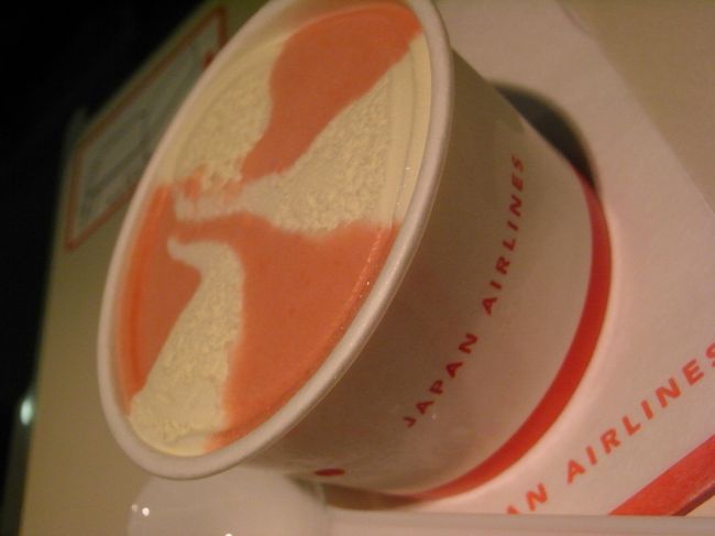 ■機内食■<br /><br />デザートのアイス♪