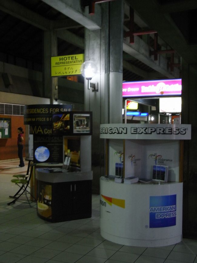 ■ングラライ空港■<br /><br />”ングラライ”とは、<br />バリの英雄の名前らしい！！<br />