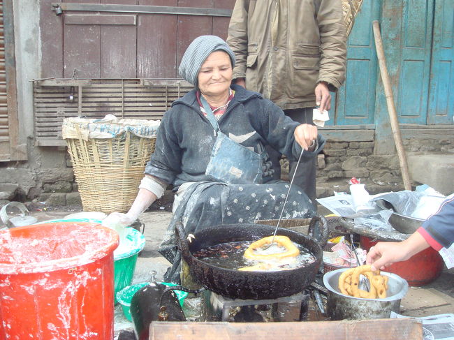 わあ!欲しかった！<br />路傍のドーナツ。おばちゃんもイイ！<br /><br />味は知らんよ。私は。