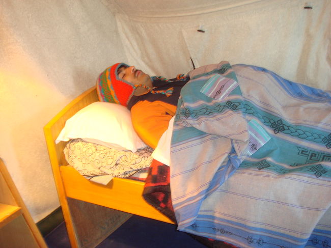 ビール２本飲んだだけと言い張って、げろはいて倒れた・・・・二日酔いのパパ。