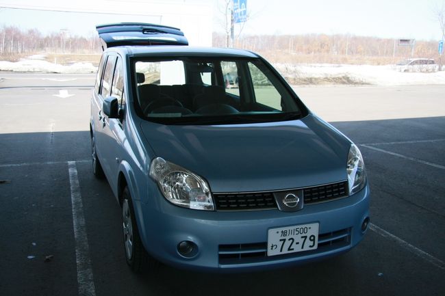 日産レンタカーへ<br /><br />昼食後、日産レンタカーにて予約していたマーチを借りに行ったのですが、大は小を兼ねるで持っていった旅行かばんが大きすぎてマーチに入らない！！こりゃだめだと「ラフェスタ」を同じ値段で貸してくれました。マーチよりず〜っとゆったりしてて良かったです！！<br /><br />２日間レンタルで１３０００円くらいだったと思います。<br />