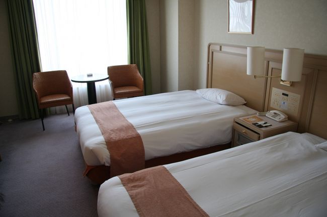 シャトレーゼのお部屋（スタンダードツイン）<br /><br />もっともオーソドックスな部屋のスタンダードツインのお部屋です。狭くもなく、広くもなくというところでしょうか。でも３５００円朝食付きなら十分でしょう！！