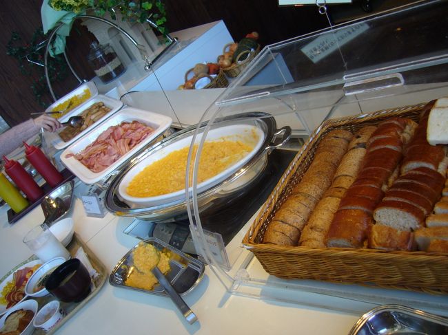 朝食バイキング<br /><br />おお〜結構美味しそうではないですか。