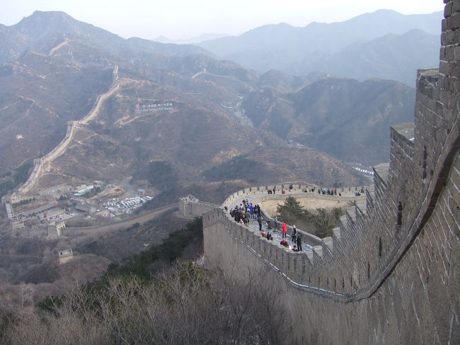 男坂は結構急斜面で、息が切れる。<br />冬だったので、地面が凍結してて這いつくばってよじ登る感じ。