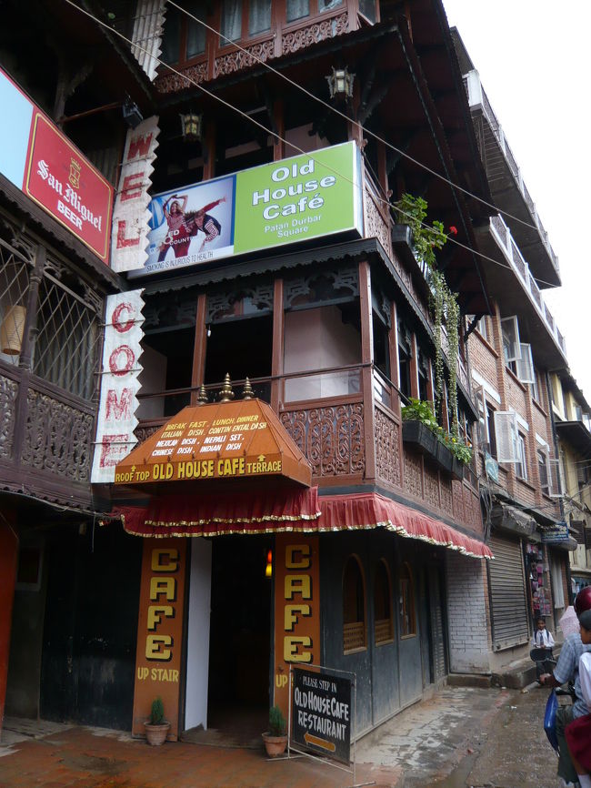 二階のカフェで休憩