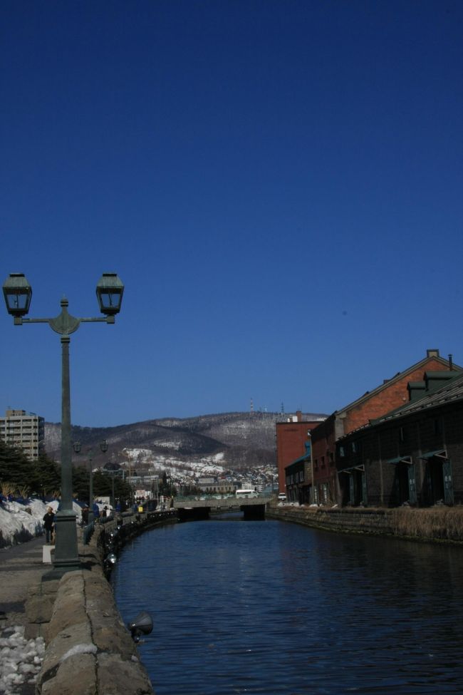 小樽運河<br /><br />１０：５０の運河の景色。空が抜けるように青かったです♪