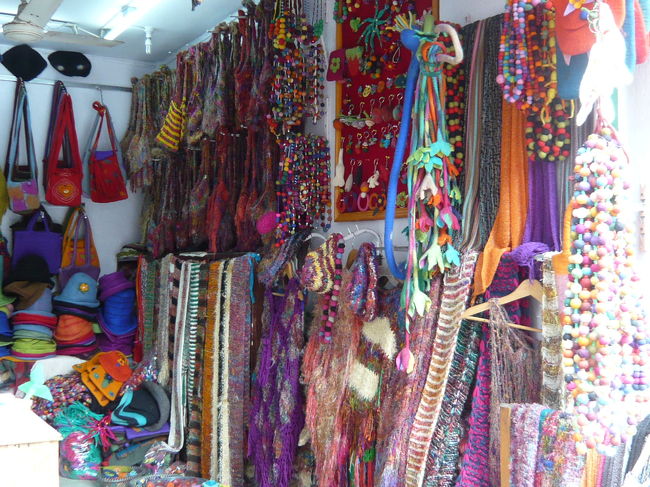 フェルトの洋品店。<br />帽子やカバン、マフラーなどなんでもフェルトで作ってあります。