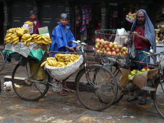・果物屋<br />バナナが山積みです