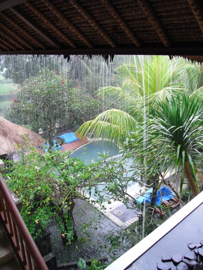 ■コリウブド■<br /><br />席につくと、雨が最高潮にッ！！