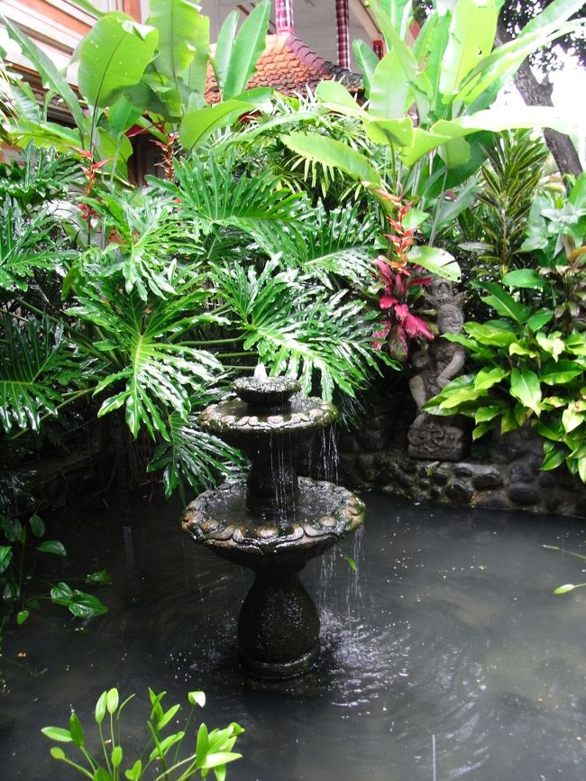 ■ネカ美術館■<br /><br />キレイな中庭が♪