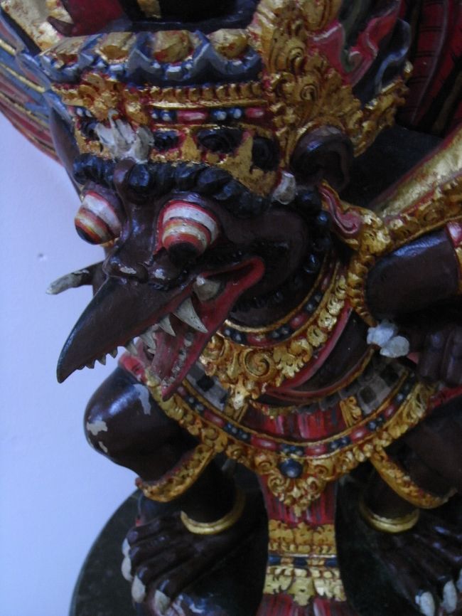 ■ネカ美術館■<br /><br />あちこちで見かけたけど、<br />こちらも何かの神様なのかな？？