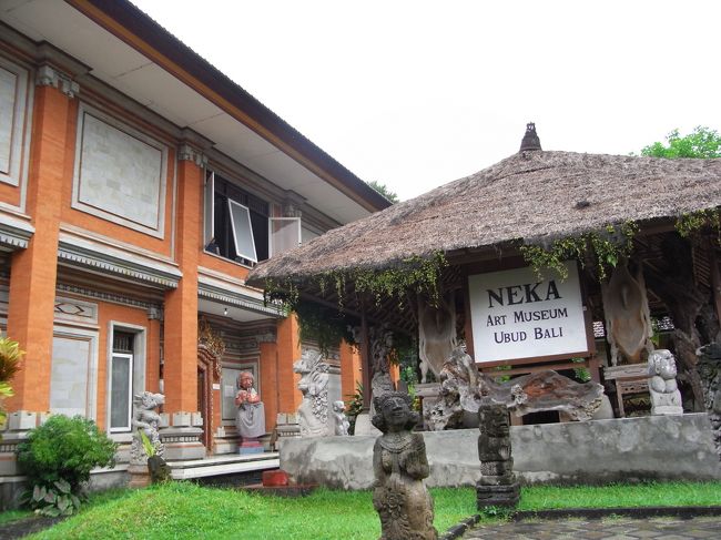 ■ネカ美術館■<br /><br />美術館はいくつかの建物に分かれている。