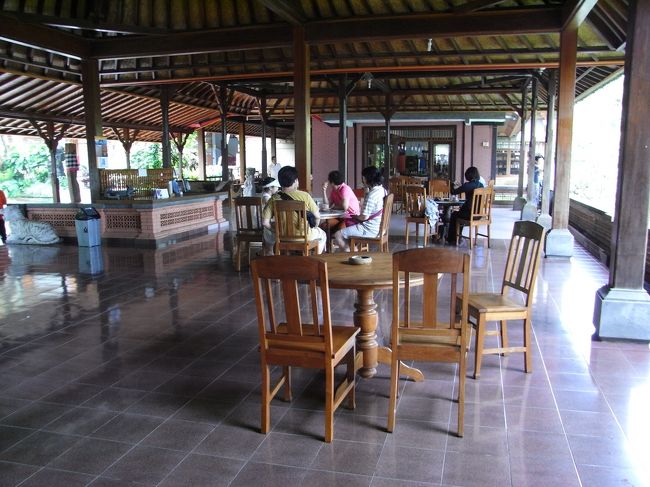 ■ネカ美術館■<br /><br />隣接されている、カフェスペース。<br /><br />