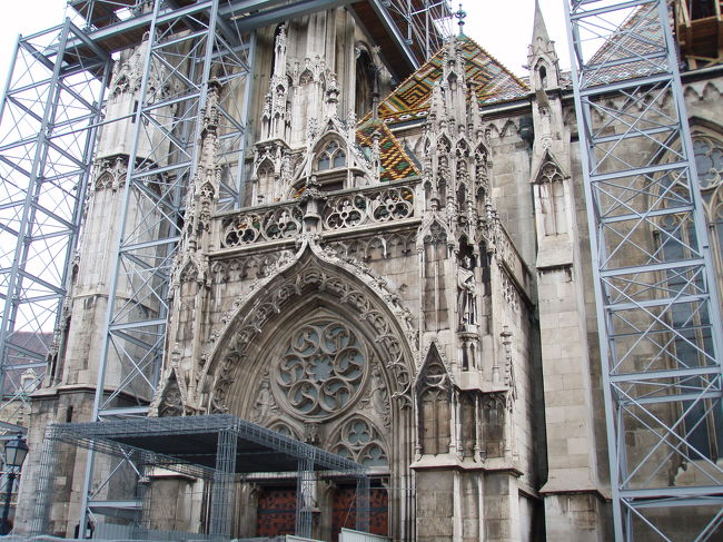 ﾏｰﾁｬｰｼｭ教会<br />残念ながら外側は工事中。中は見られました