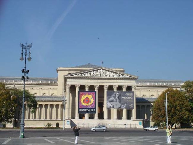 ←国立美術館。<br />建国１０００年を祝って、貴族のコレクションが中心になって作られました。<br />エル・グレコの作品をはじめとした西洋絵画が集う美の殿堂。