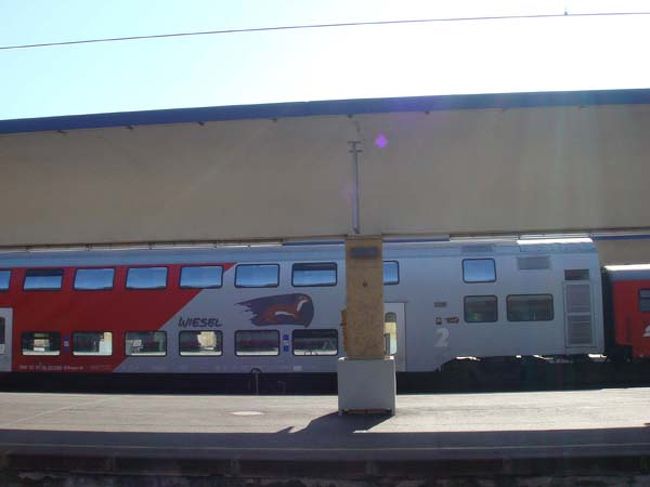 ←ウイーン西駅に停車中の列車（つづき）