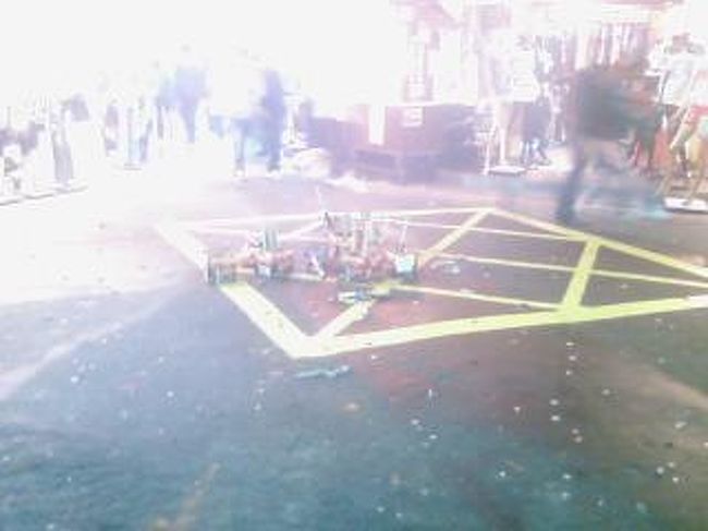 道路を歩いてたらいきなり現れた花火