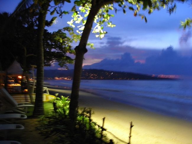 ■インターコンチネンタルバリリゾート■<br /><br />すっかり日が落ちたビーチ…<br /><br />本当はキレイなサンセットが見られるハズだったのに…<br /><br />私のおバカ…<br /><br />(ρдT)