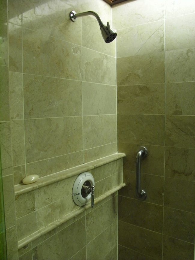 ■インターコンチネンタルバリリゾート■<br /><br />SPA前に、汗でベットベトになった身体を、<br />キレイにせねば！！<br /><br />と、部屋へ戻り、シャワーを。<br /><br />時間がぁーーー…<br /><br />ε=┏(;￣▽￣)┛<br /><br /><br />