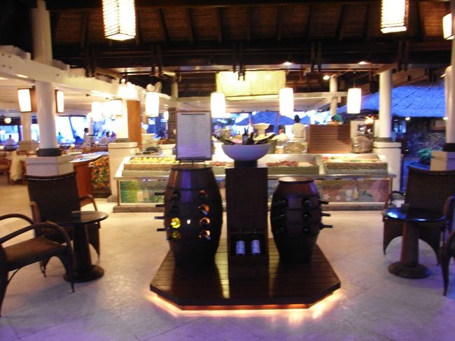 ■ジンバランガーデン■<br /><br />ラストオーダーの５分前だったので、<br />恐る恐る店内へ…<br /><br />まだ食べれる？と聞くと、<br />もちろん！！と言ってもらえ、安心…<br /><br />だって、お昼もエビせんダケだったんだもん…<br />お腹減りまくり…