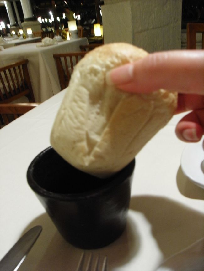 ■ジンバランガーデン■<br /><br />このパン！！<br />壷焼き？？って感じで、カワイイなぁ〜<br />と思っていたら…<br /><br />めちゃめちゃ美味しいぃぃーーーーー！！<br /><br />モチモチ＆ふっくら…<br /><br />おかわりしたいくらいだった♪