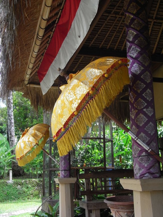 ■エレファント・キャンプ■<br /><br />同じアジアといえども、全く異なる装飾。<br /><br />世界って、本当に広いなぁ〜♪<br /><br />(￣ー*￣)b<br />