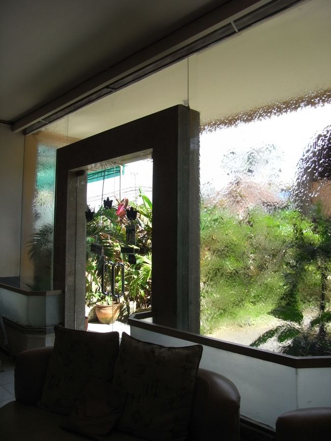 ■リンドゥ・スパ■<br /><br />入り口は、水が流れており、<br />とっても涼しげ♪<br />