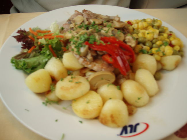 つまみに丁度いい！<br />これで一人前。量が多いです。<br />味はいまいちですが、気分、気分♪