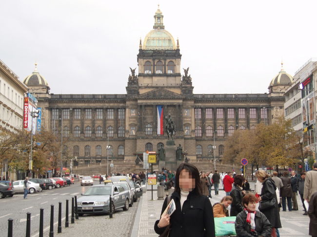 「国立博物館」<br />ここの前からｳﾞｧｰﾂﾗﾌ広場が始まります。<br />