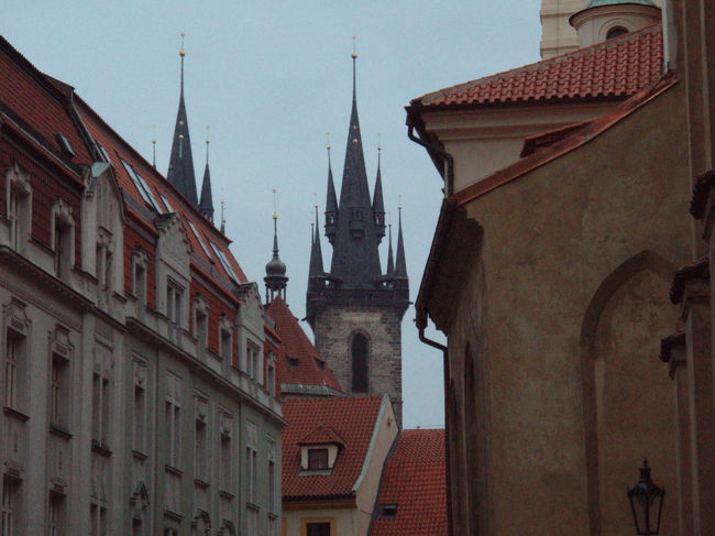 先がどうなっているのかまったくわからないので、教会の尖塔をみて、だいたいの方向を確かめながら進んでいきます。<br />地図を見てもさっぱりわかりません。<br />他のみんなも地図を片手に迷っているようですが、それでもなんだか楽しそうです。